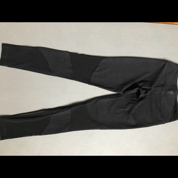 Aritzia TNA legging - Picture 3 of 8